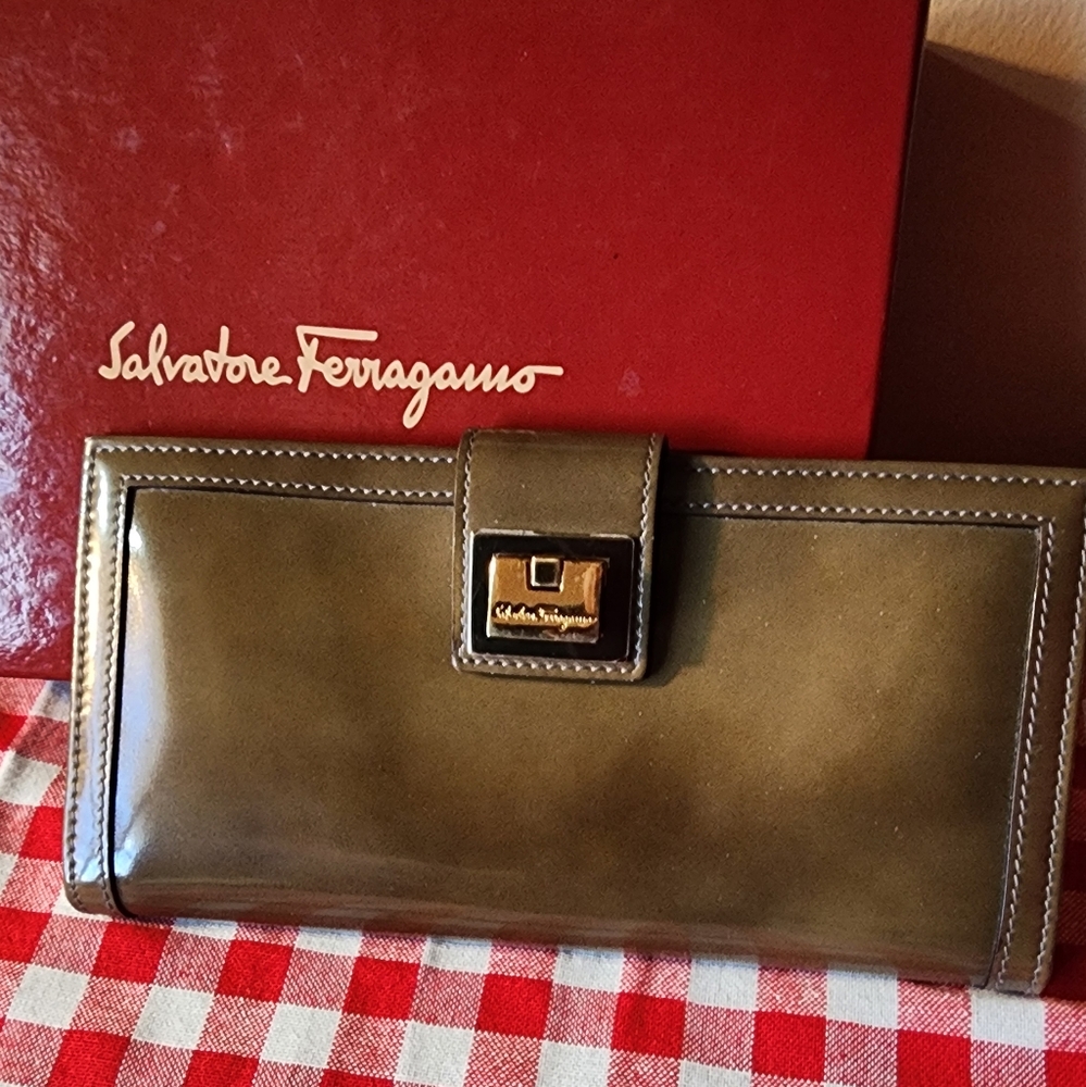 Authentic Salvatore Ferragamo Olive Green Leather Wallet With Box